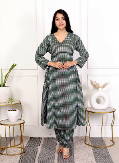 Chic Green Block Print Cotton Outfit with Side Tie-Up – Elegant Set of 2